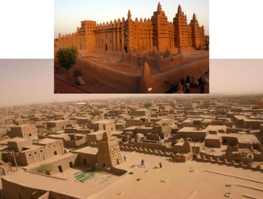 Ville de Tombouctou avec l'une des plus anciennes universit&eacute;s du monde l'Universit&eacute; de Sankor&eacute;, construite  au d&eacute;but du XIV si&egrave;cle. La ville est d&eacute;clar&eacute;e patrimoine Historique de l'UNESCO.
